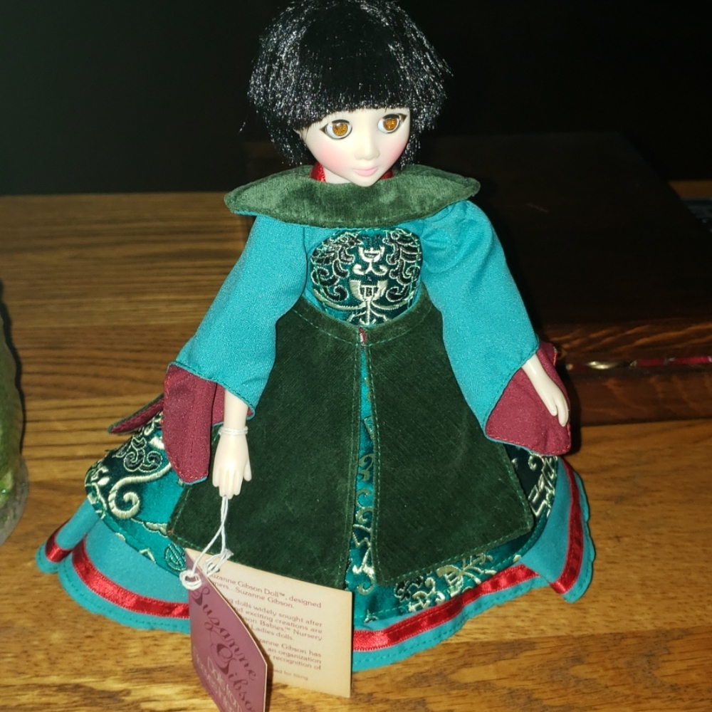 Vintage Suzanne Gibson Manderin style doll